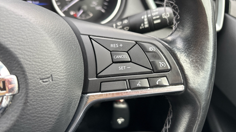 Nissan Qashqai 1.3 DiG-T Acenta Premium 5dr Petrol Hatchback